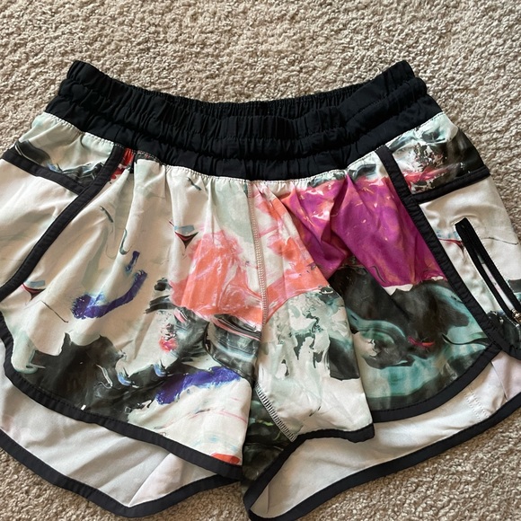 Lot of lulu lemon shorts - Picture 4 of 7